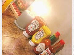 -HIGH FIVE哈福手工汉堡(桂林路店)