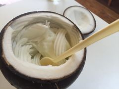 -志龙皇冠吃货椰子铺