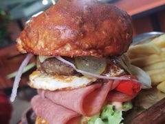 双蛋指椒牛肉汉堡-魏斯理汉堡(西安沣东吾悦店)