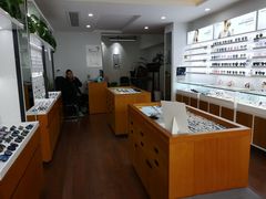 -视野联行眼镜•蔡司•依视路(温江店)