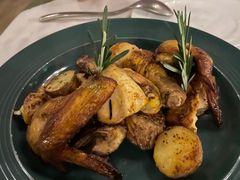 迷迭香蒜味烤春鸡配锅煎土豆块-花·fleur古董西餐厅(西城夜未央店)