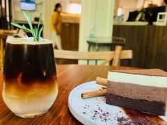 -Chom Cafe and Restaurant