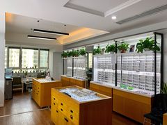 -视野联行眼镜•蔡司•依视路(温江店)