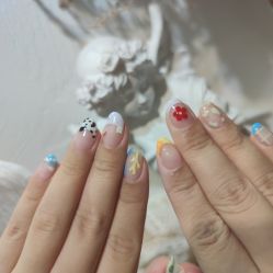 -花岐款式专研健康美甲沙龙