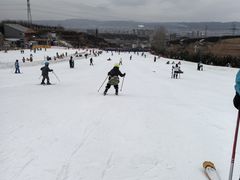 -采薇庄园四季滑雪场