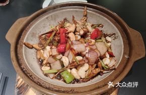 Steamed Duck Tongue and Frog Pot