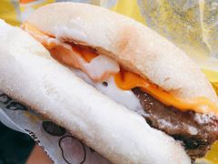 火烤嫩牛芝士麦芬-汉堡王(EAC欧美中心店)