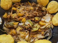-粘豆包柴火铁锅炖