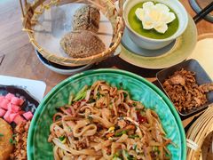 -包整·丝娃娃(一览甲秀楼风景店)