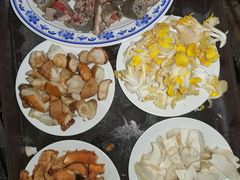 -东巴谷野生菌火锅餐厅