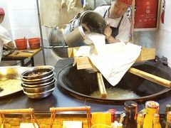 -靠山屯东北农家菜(八龙桥雅苑店)