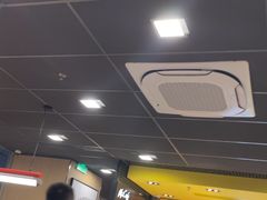 -麦当劳(轻轨曹杨路店)