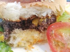 经典牛肉汉堡-ZEMOCAFE·FUSION FOOD(西交利物浦店)