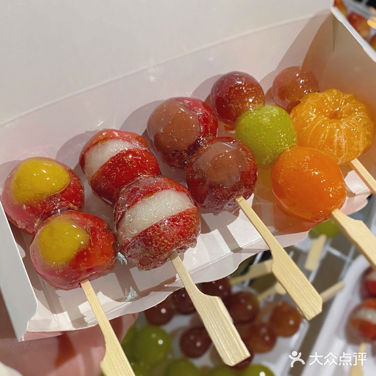 玉林夜市mini冰糖葫芦🍡来啦！一口一个超过瘾！