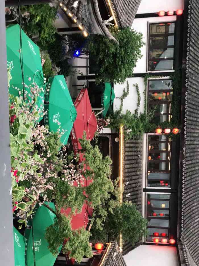 吴越荣记(娄门店)-"服务员服务非常热情非常好菜有苏州特色味道.