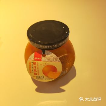 比起黄桃罐头更好嚼，黄桃的还是大块些