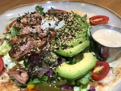 照烧鸡肉配牛油果拉法沙拉-HELLO 27 意面·沙拉·帕尼尼