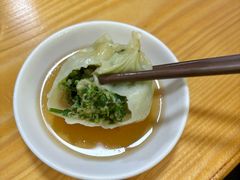 荠菜鲜肉小笼包-曼曼汤包(建国西路店)