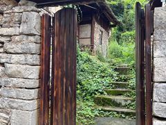 -高荡千年布依古寨旅游景区