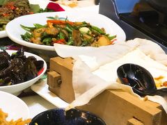 -刘姐啤酒鱼民族演艺餐厅(西街总店)
