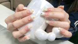 -蜜桃美甲美睫化妆