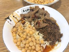 豌杂小面加肥肠-花市豌杂面(民生路店)