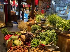 -帅巴人舅母子腊蹄民俗村