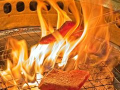 -山川小町·极番烧肉(新地假日广场店)
