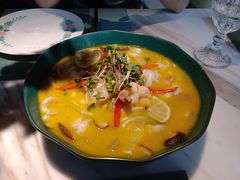 花开酸汤鱼虾跳-蜜桃花开·中西融合菜E&W(南长街店)