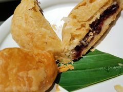 现烤玫瑰鲜花饼-云海肴·汽锅鸡·云南菜(高德置地店)