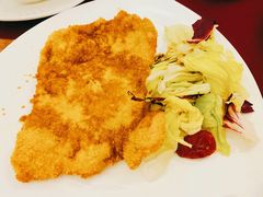 崇明生态猪炸猪排配辣酱油-红房子西菜馆(淮海中路店)