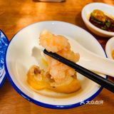 小姐妹们顶着大太阳出来聚餐听说了好久的鸡煲店