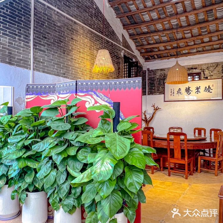 江北藏了个 小岭南 ！这家粤式庭院餐厅美到窒息！