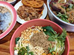 -爆炸头阿姨小四川正宗川味小吃(无任何分店)
