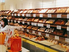 面包甜点陈列柜-老佛爷饼店