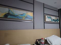 -轻奢·全曼酒店(深圳坂田北地铁站店)