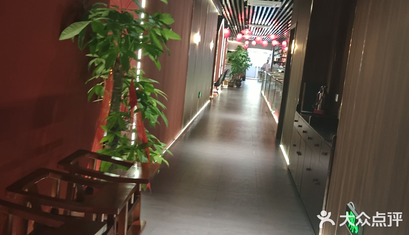 别人家锅贴都是开口，而他家锅贴的锅贴也是与众不同