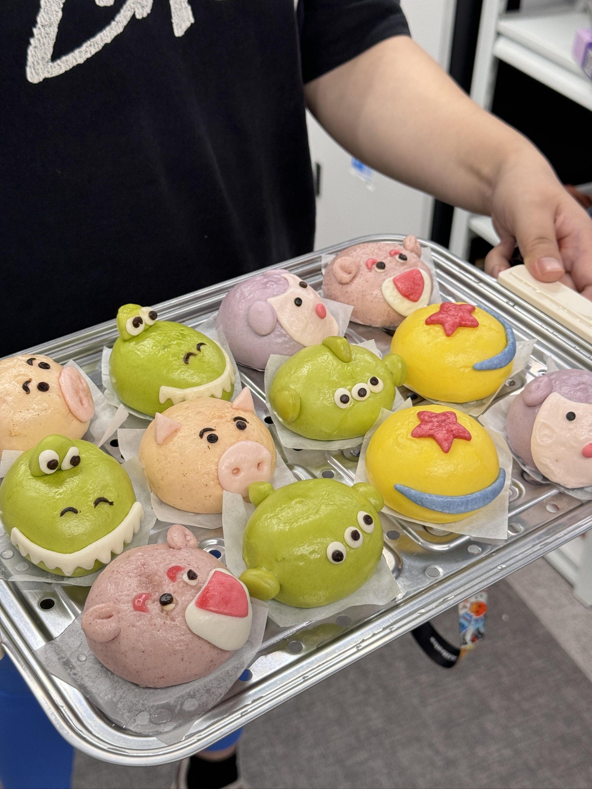 盒马新品玩具总动员奶黄包好可爱啊啊啊!