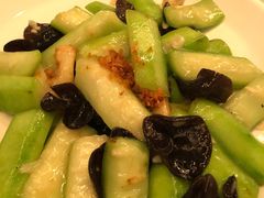 蒜蓉木耳炒海南丝瓜-闻见中国海南菜(K11店)