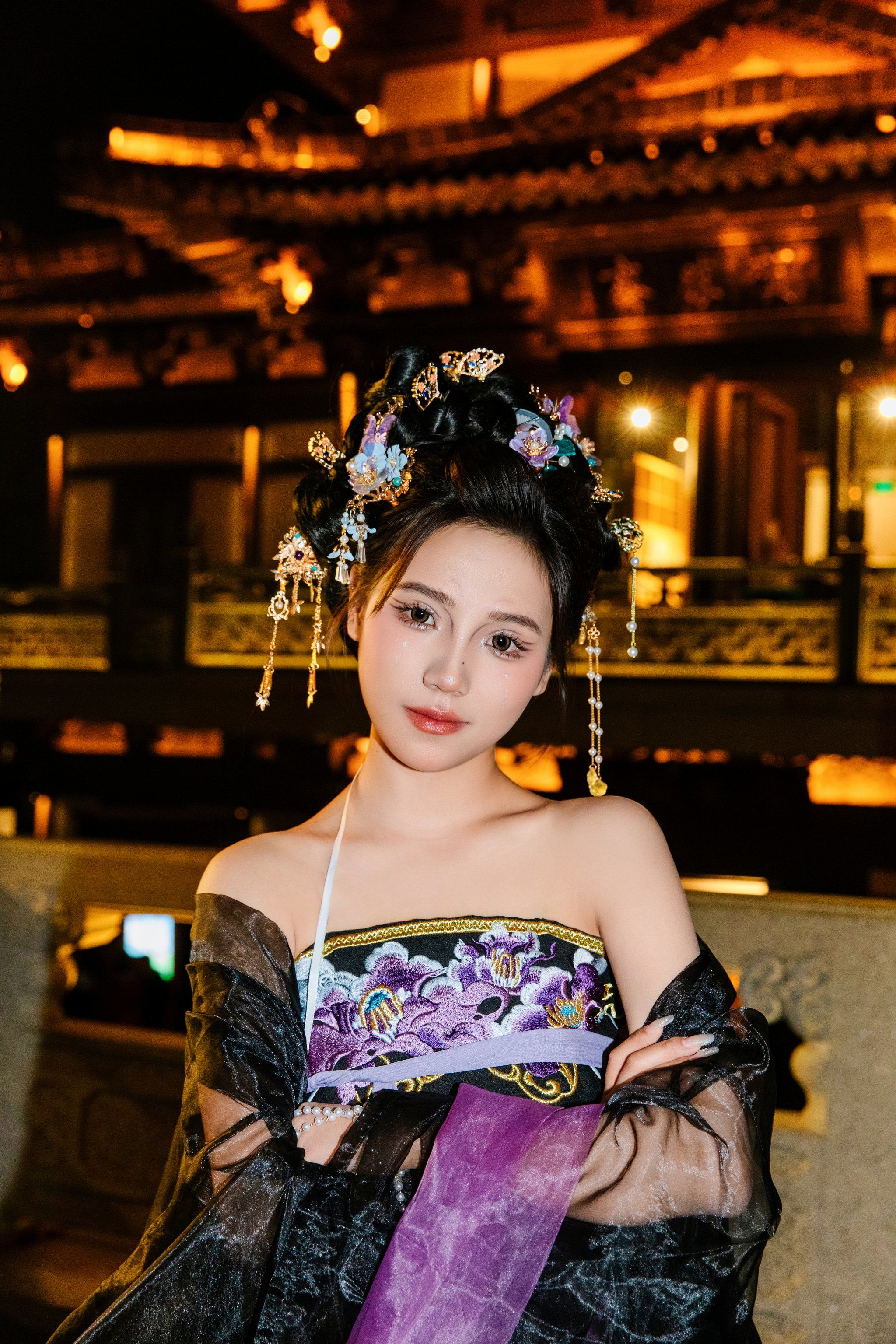 我们的汉服
种类繁多,包括齐胸福裙,交领长
衫,抹胸长裙等,满足您