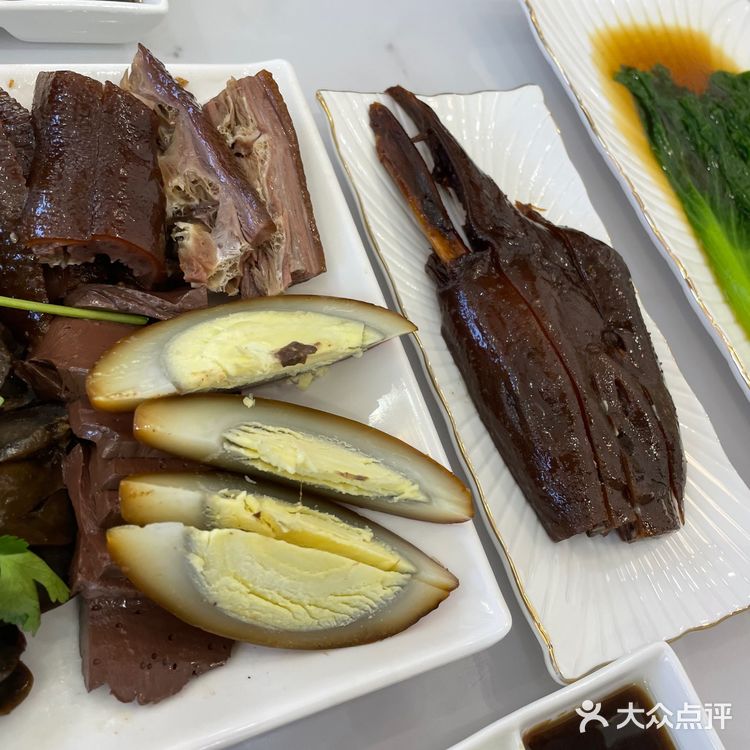 来潮州吃的一家开了几十年的卤鹅老店