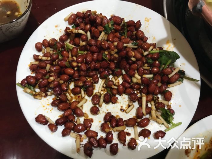 丽江铜锅牛肉怪噜花生图片 第1张