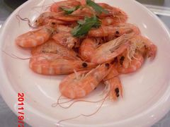 竹节虾和远处的卤水拼盘-东北大厦酒店(沈阳北站青年大街店)