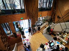 -新华里咖啡书吧(新华书店小寨店)