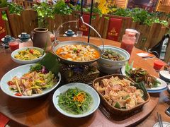 -老滇山寨•云南特色菜•地方菜•民族风情歌舞表演(金碧店)