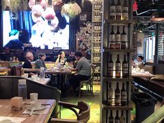 大堂-胡桃里音乐餐厅(陶溪川店)(川湘赣菜·世界百大酒庄直供红酒·音乐表演)
