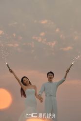 -现代经典婚纱摄影