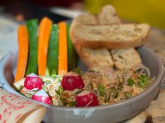 辣味鹰嘴豆泥坚果蔬菜条-BROWNSTONE布朗石西班牙餐厅(富城店)