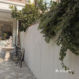 店里的蛋糕跟甜品用料精纯，神形俱佳