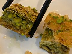 自制开心果千层酥-怡咖啡海鲜自助餐厅(浦东香格里拉店)